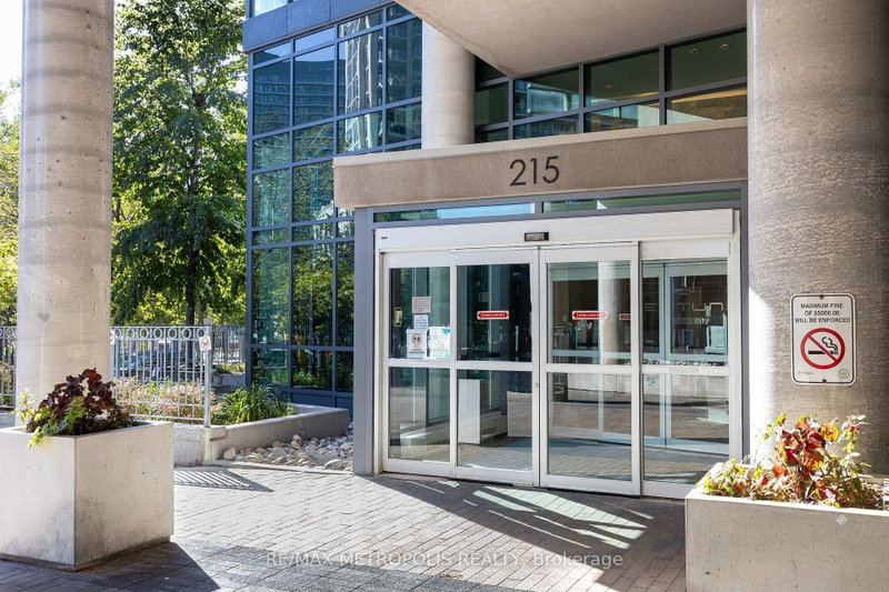 215 Fort York Blvd photo 4