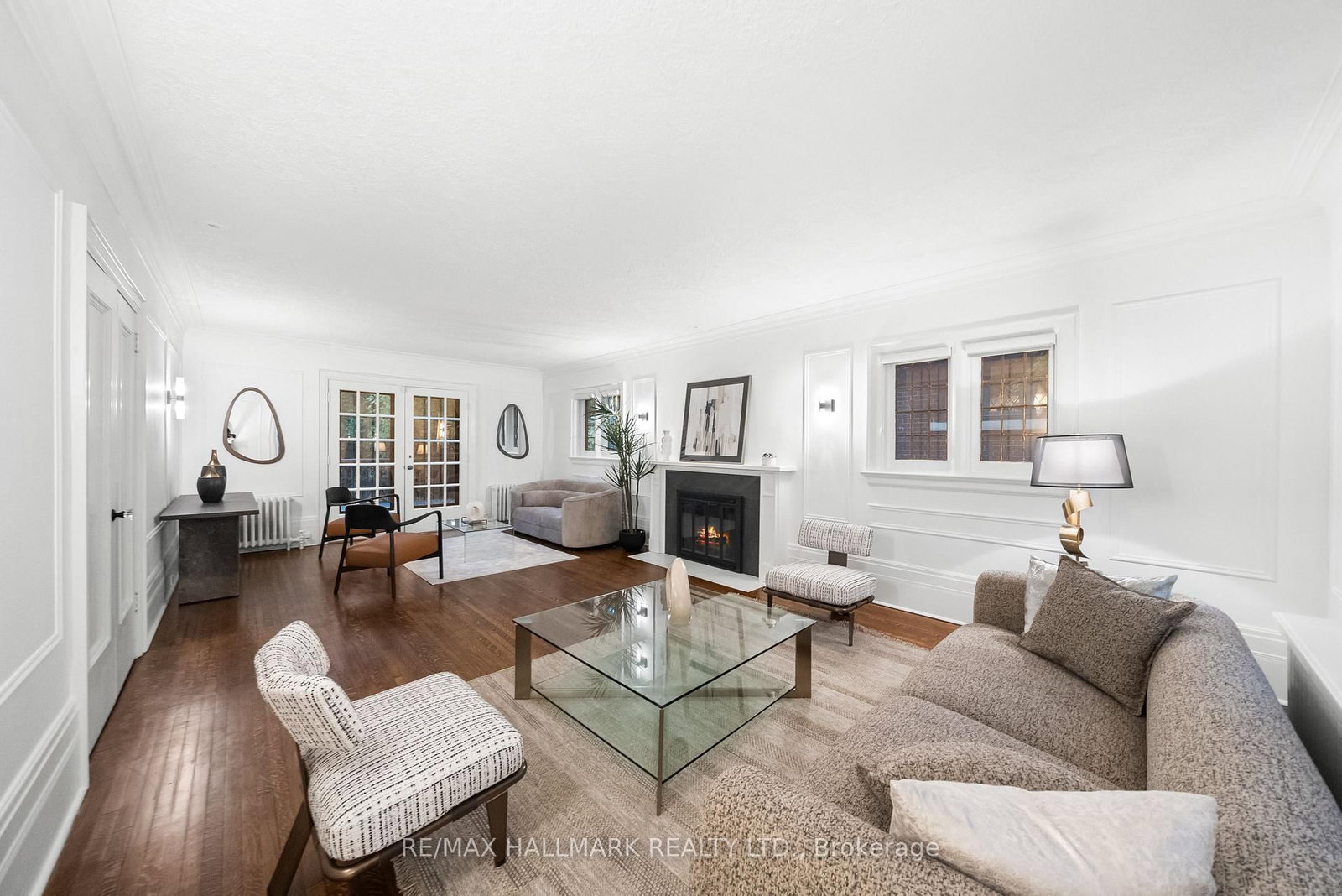 16 Elderwood Drive • Toronto, ON photo 8