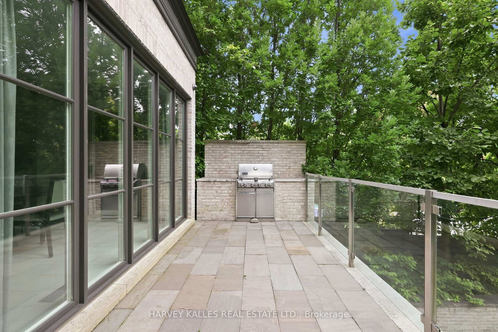 221 Dunvegan Road • Toronto, ON photo 14