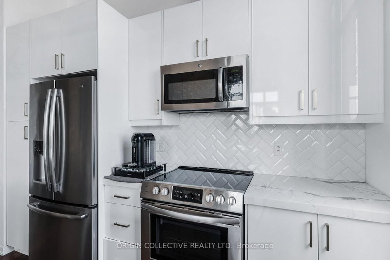 736 Dundas St E photo 4