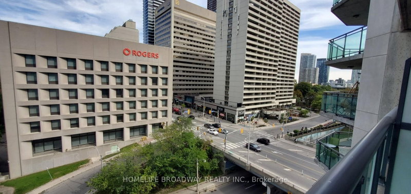905 - 300 Bloor Street E