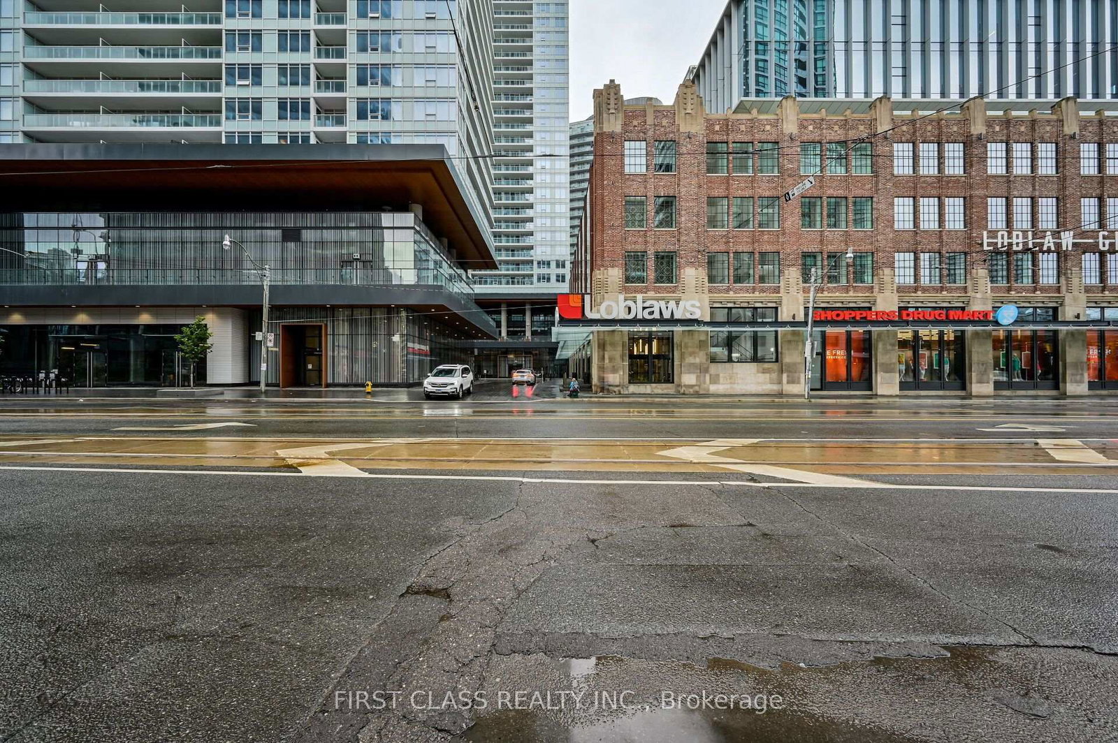915 - 17 Bathurst Street, Toronto 4