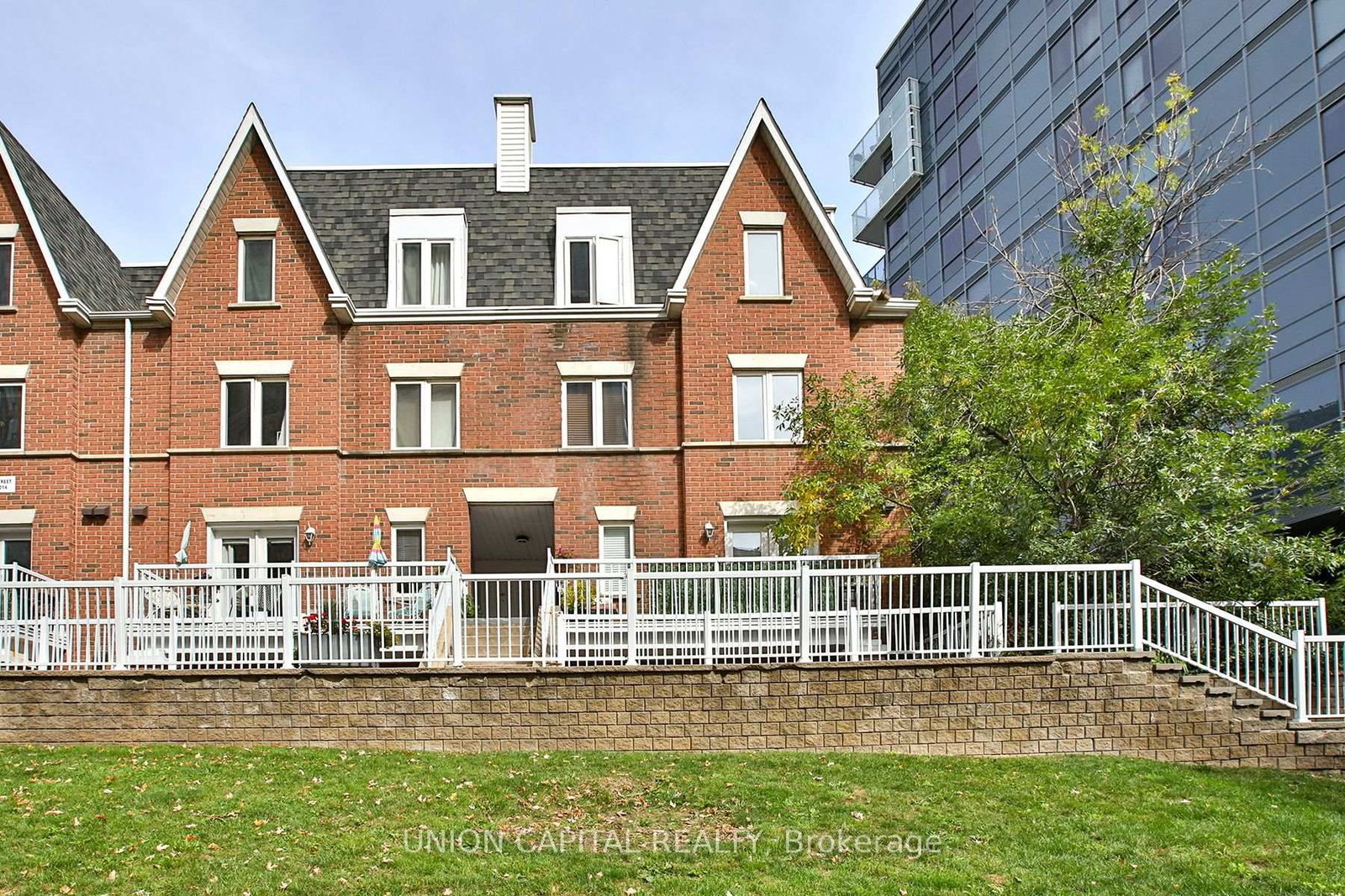 12 Sudbury Street • #201 • Toronto, ON photo 35