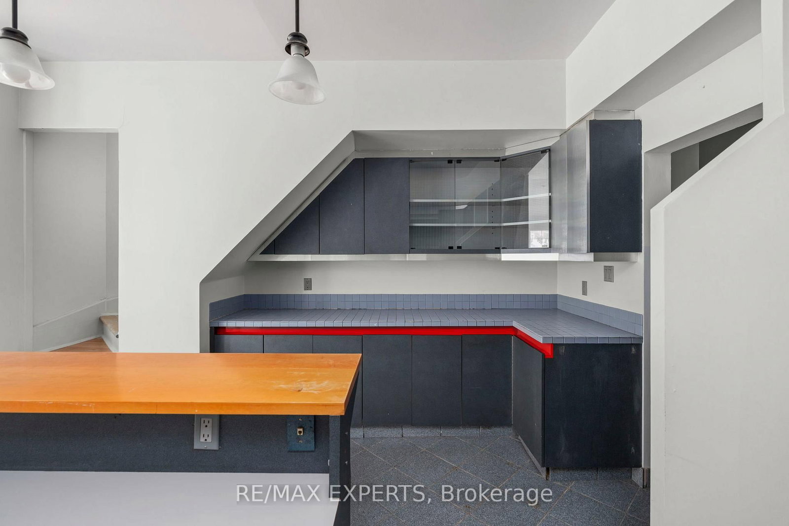 382 Bathurst Street • Toronto, ON photo 13