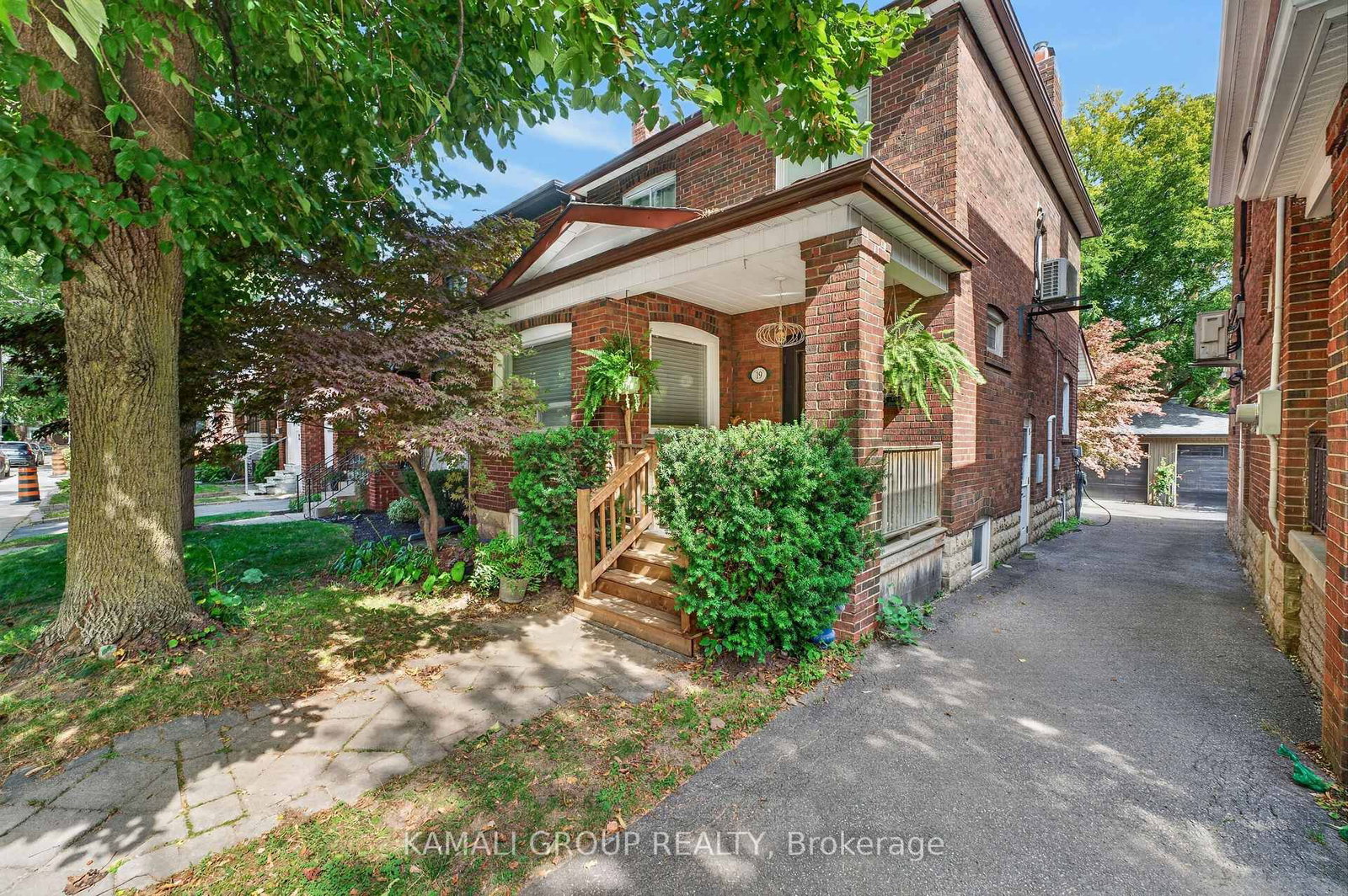 Property at 19 Belle Ayre