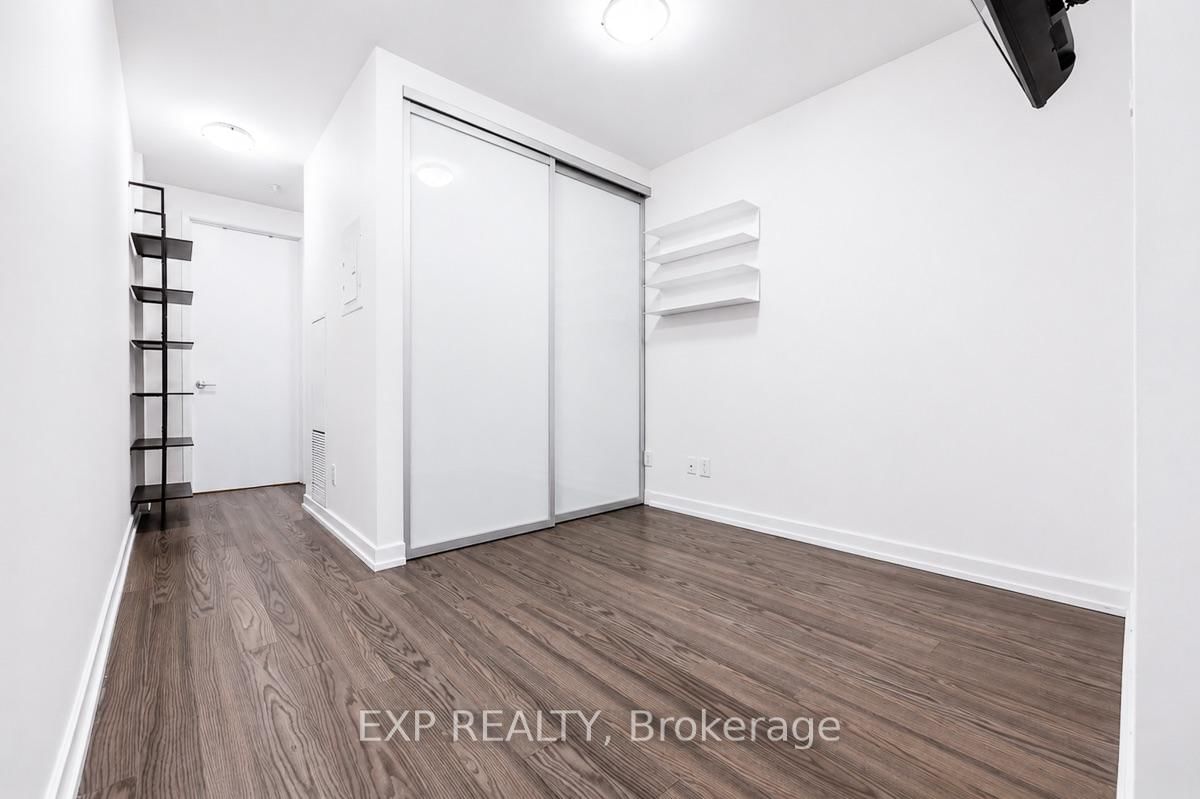 216-377 Madison Ave, Toronto, view 14