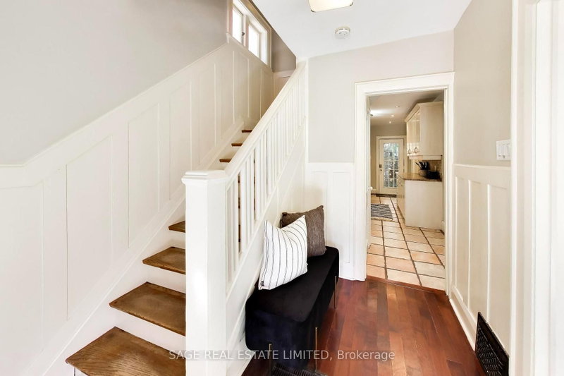 57 Edith Dr photo 4