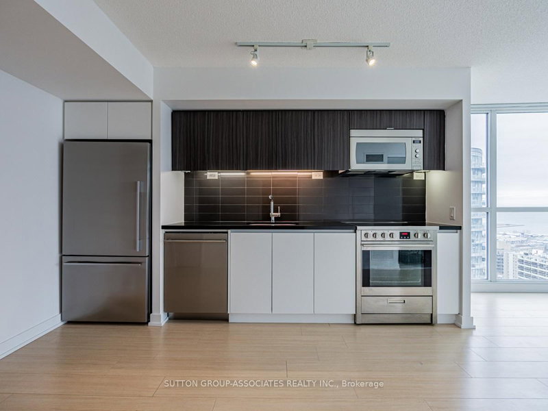 2808 - 75 Queens Wharf Road