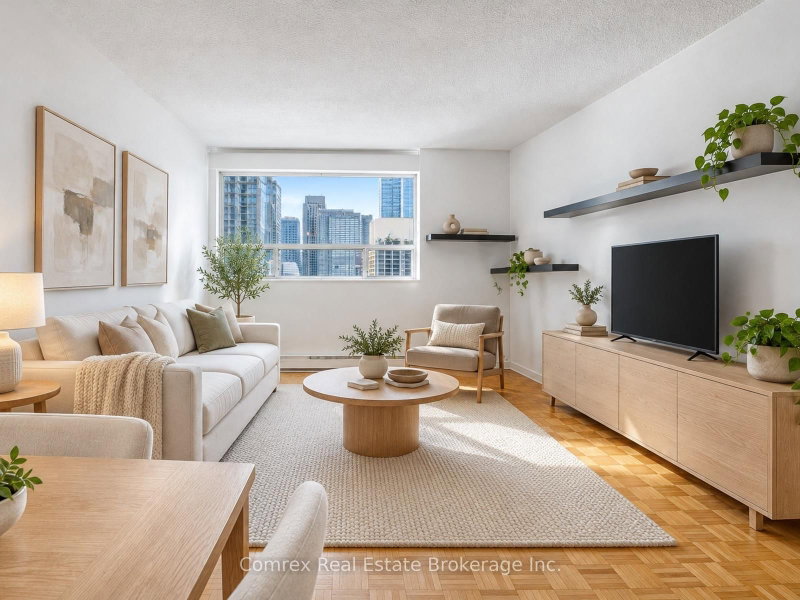 914 Yonge St photo 2