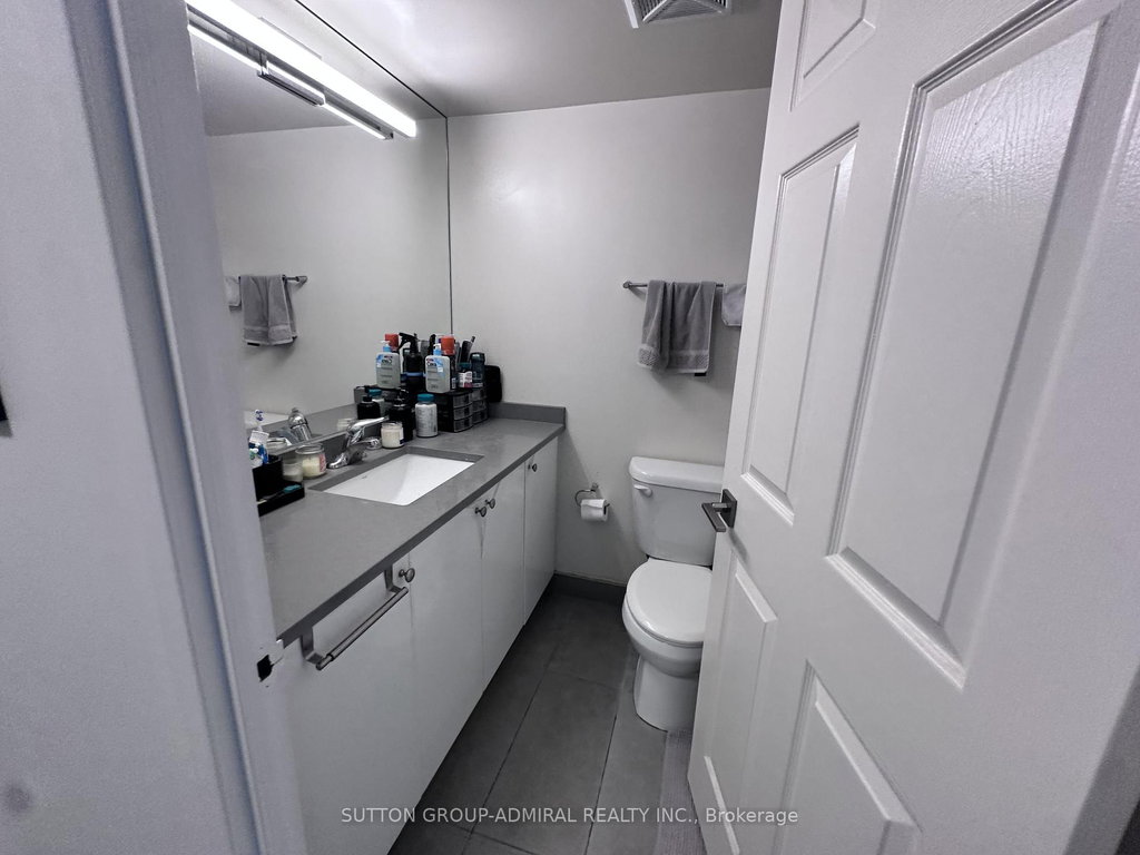 2902 - 736 Bay Street 4