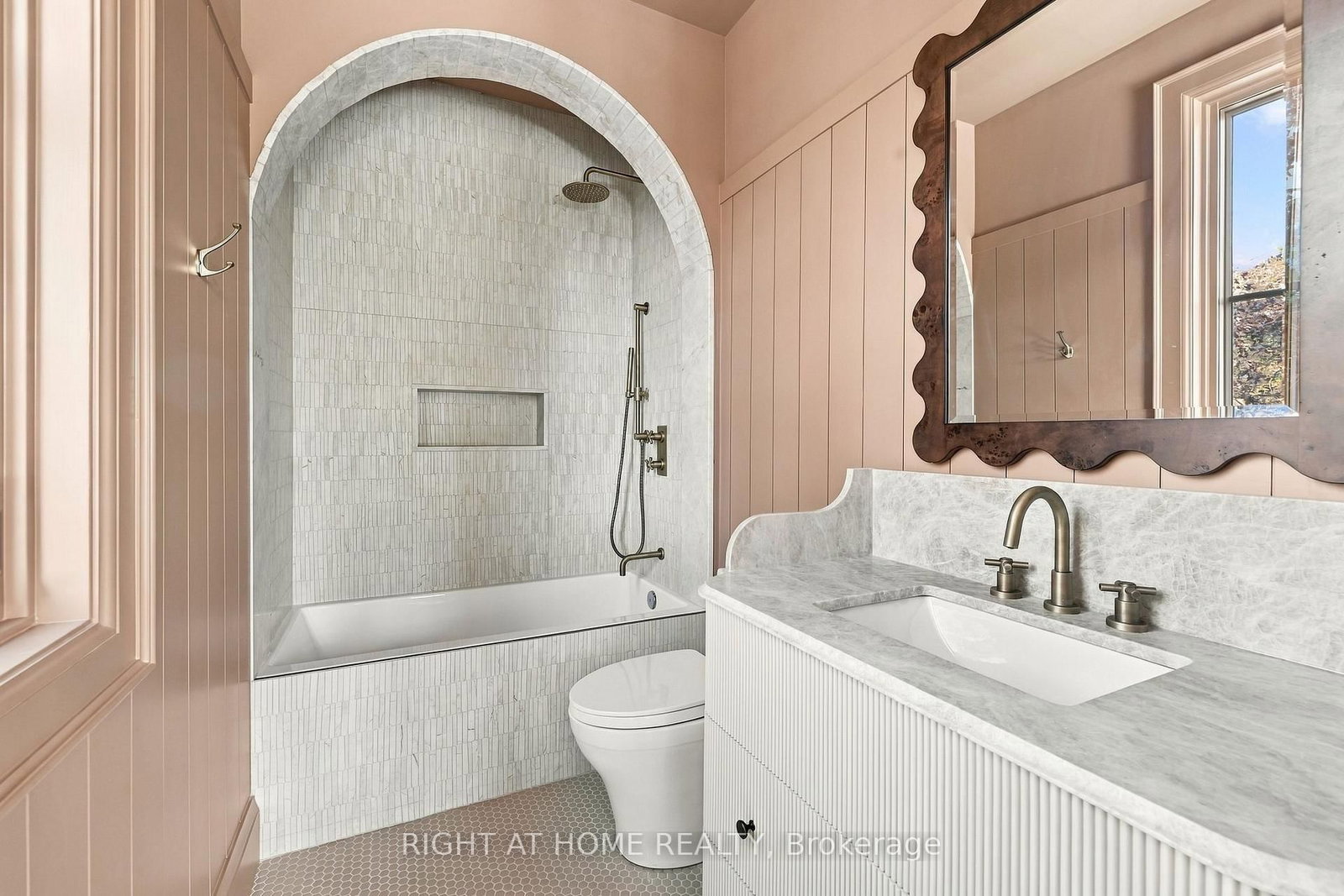 144 Old Orchard Grove • Toronto, ON photo 23