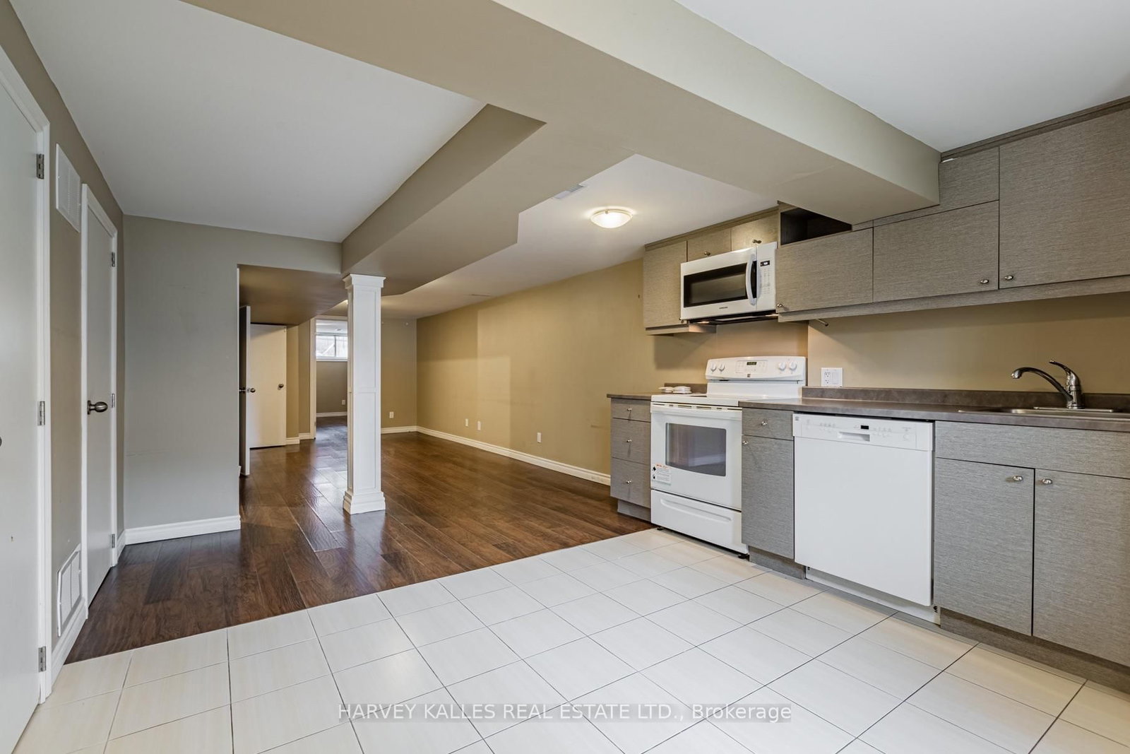 313 Glenholme Avenue • Toronto, ON photo 8