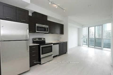 915 - 20 Bruyeres Mews 5