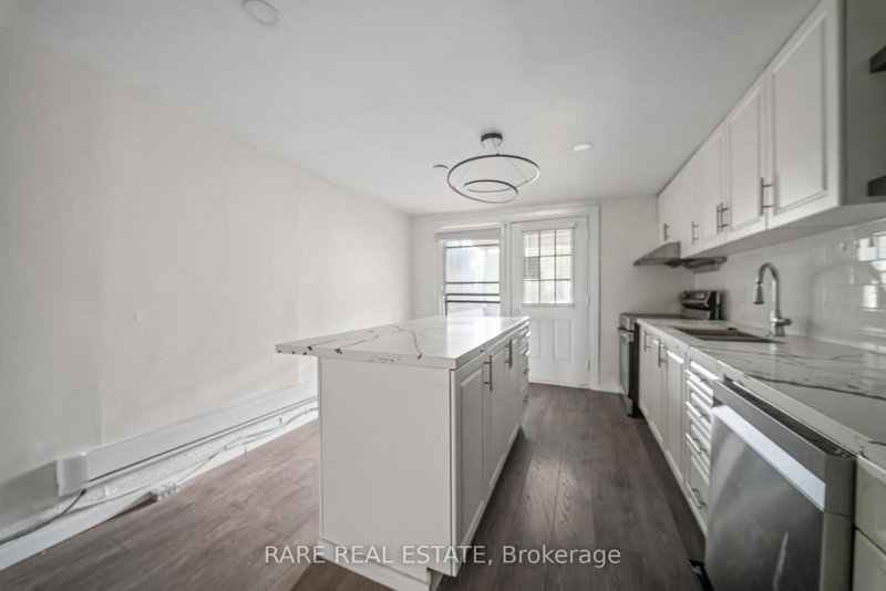 200 Bathurst St photo 4