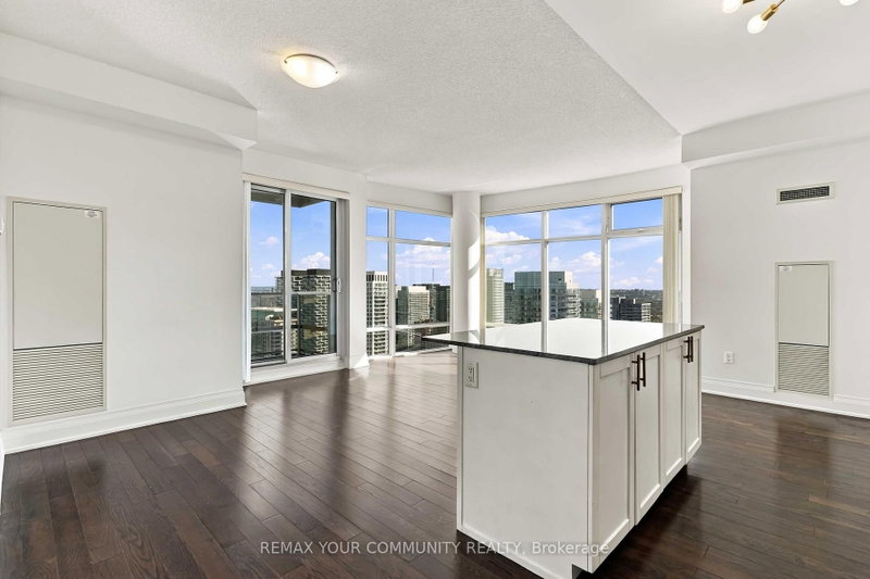 2191 Yonge St photo 5