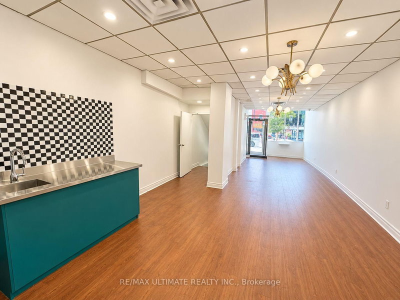 2657 Yonge St photo 3