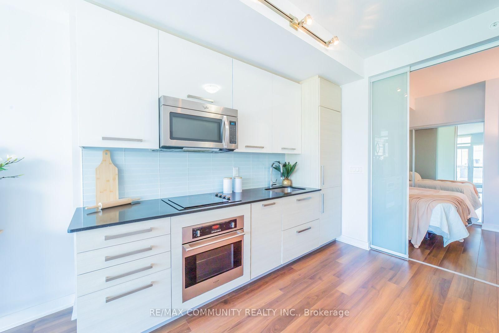 210 Simcoe Street • #1210 • Toronto, ON photo 13