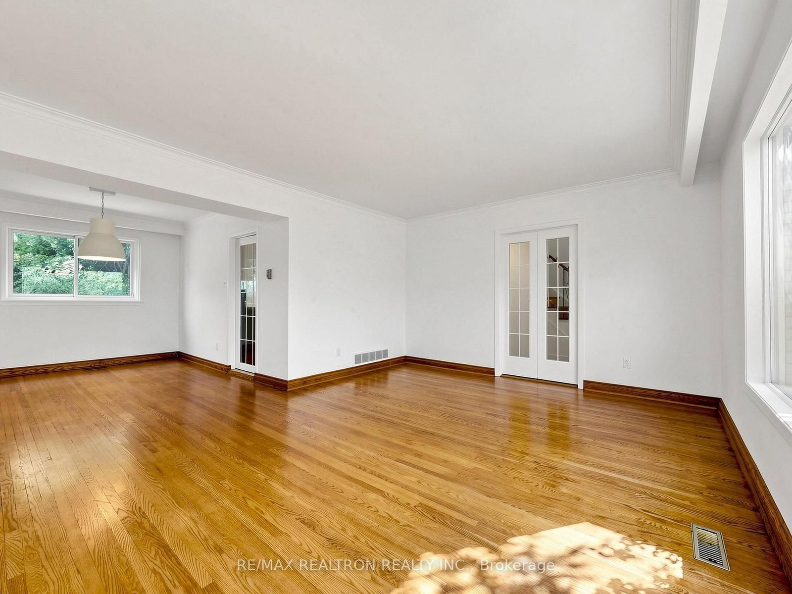 35 Rochelle Crescent • Toronto, ON photo 9