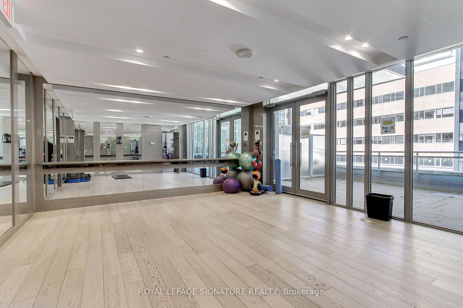98 Lillian Street • #1812 • Toronto, ON photo 37