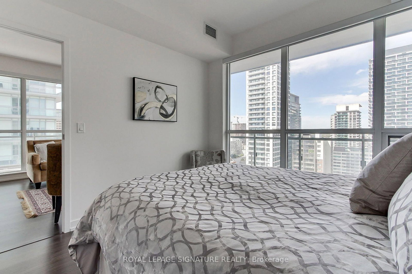 98 Lillian Street • #1812 • Toronto, ON photo 20