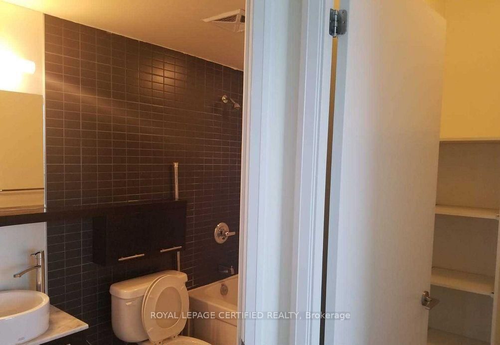 3306-25 Carlton St, Toronto, view 13