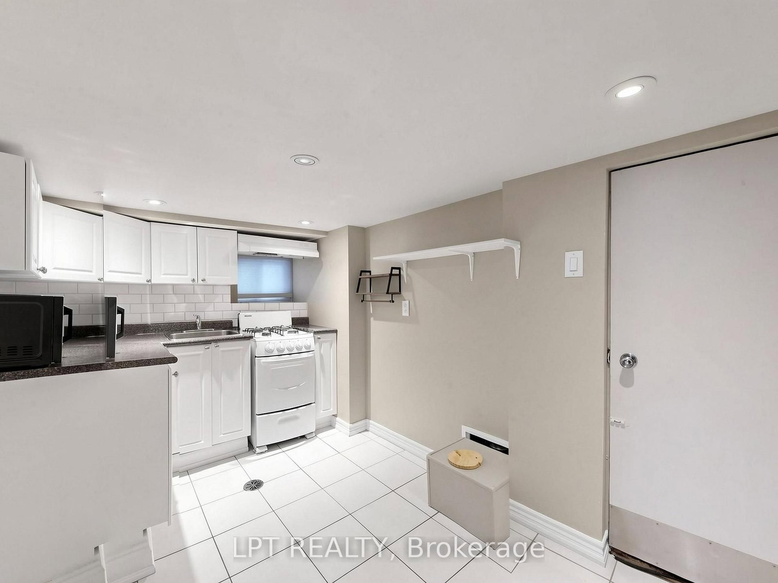 303 Oakwood Avenue • Toronto, ON photo 27