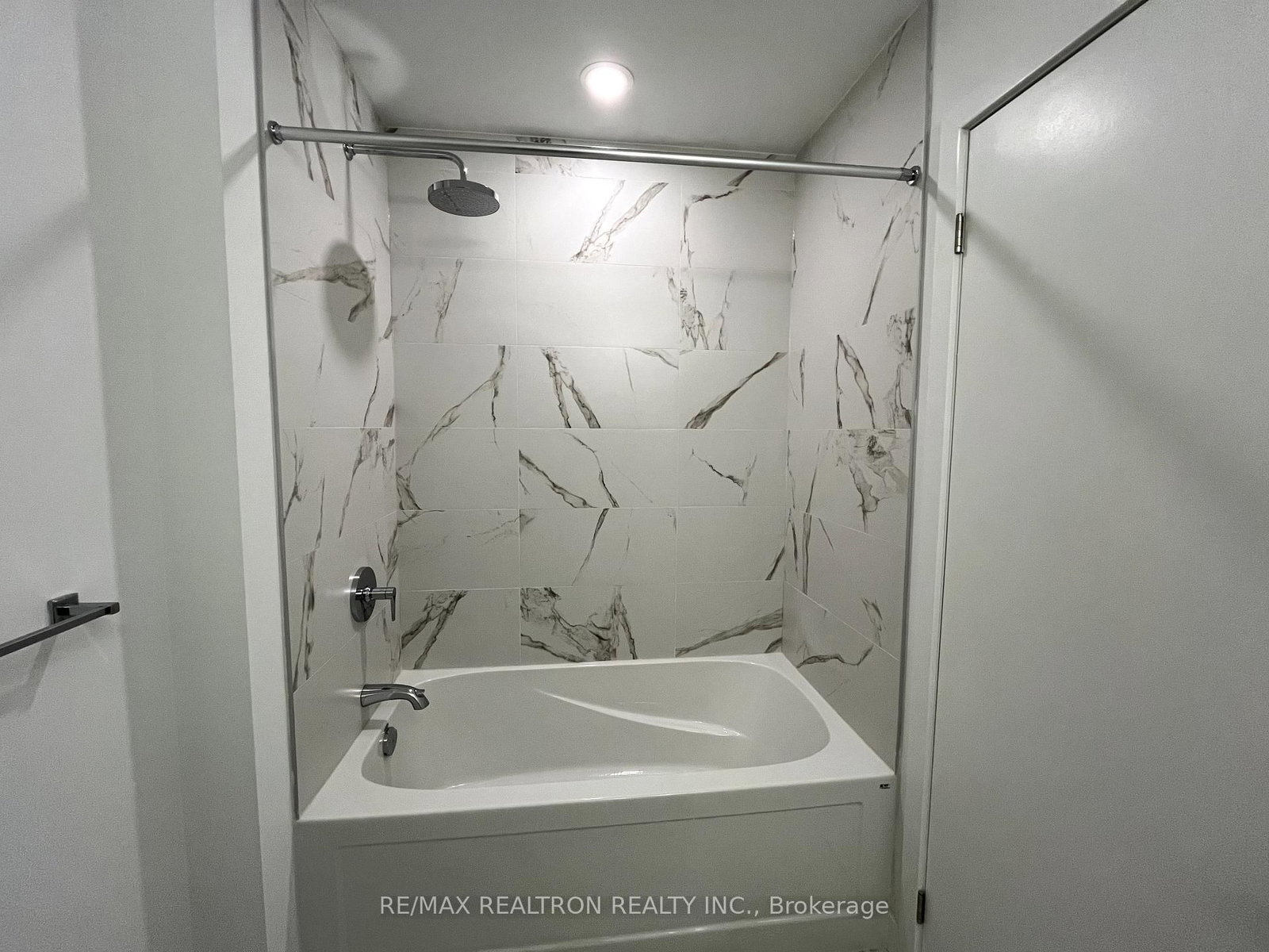7 Golden Lion Heights • #N1102 • Toronto, ON photo 12