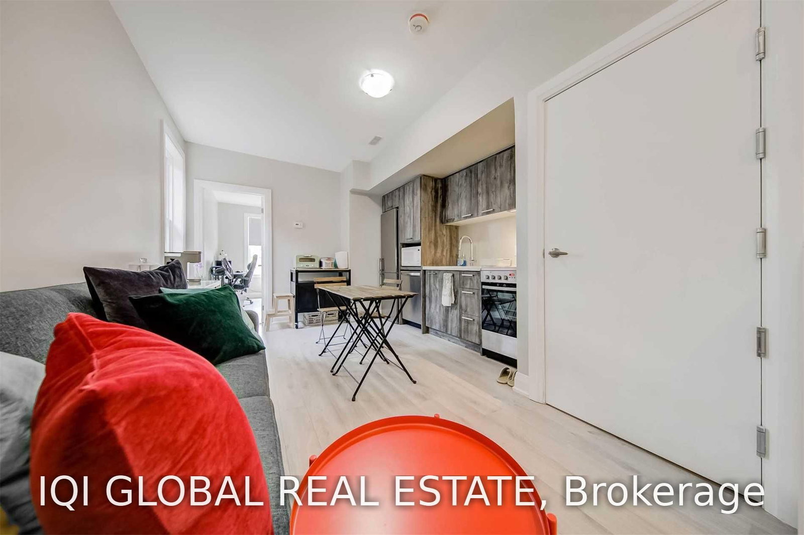 2nd Floor Unit - 142 Grace Street, Toronto 2