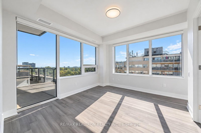 2525 Bathurst St photo 5