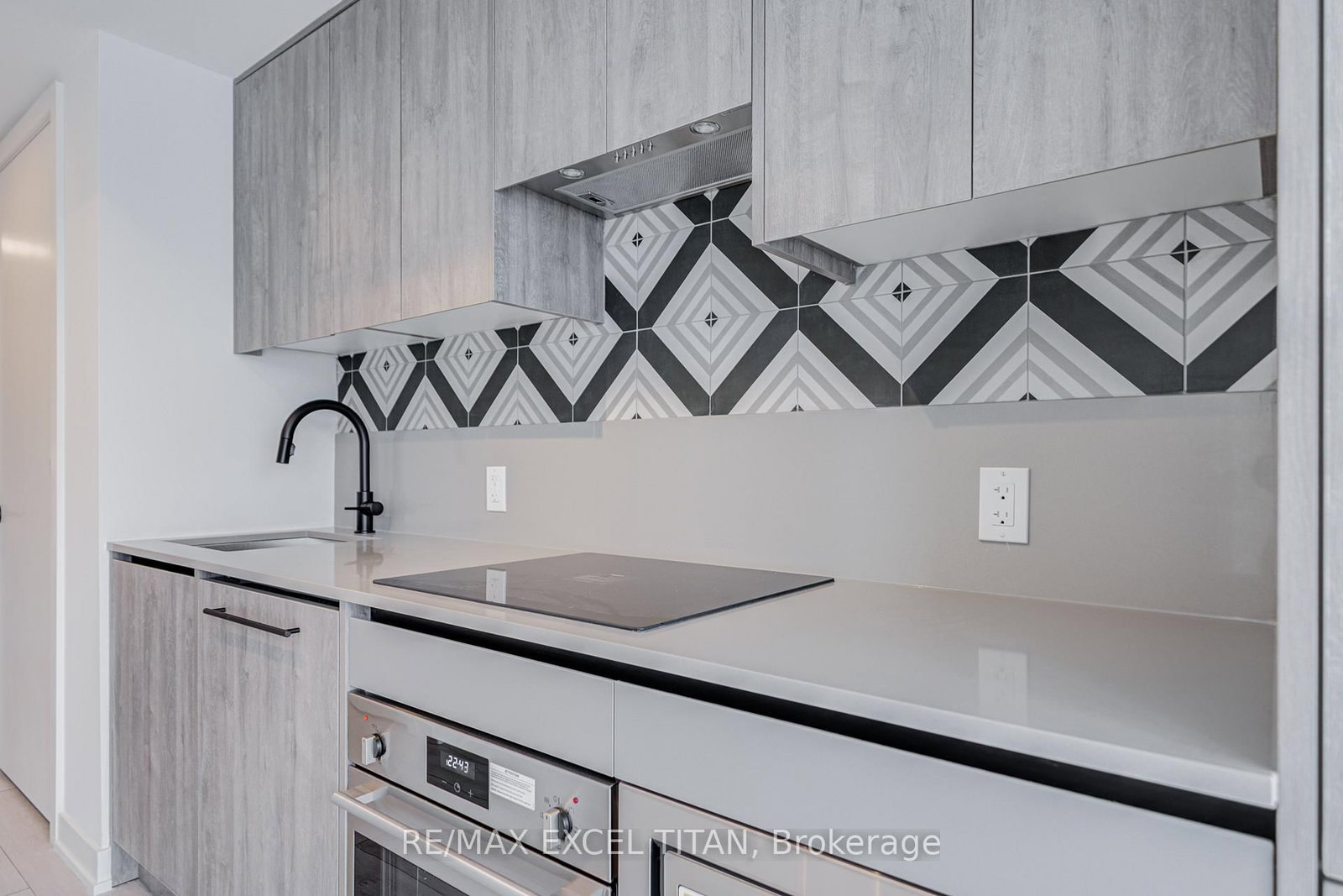 Condo for sale at 416-5 Lakeview Avenue, Toronto, Ontario, M6J 0H3 - Trinity-Bellwoods - MLS: C13835514