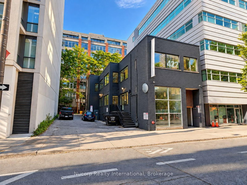 422 Adelaide St W photo 1