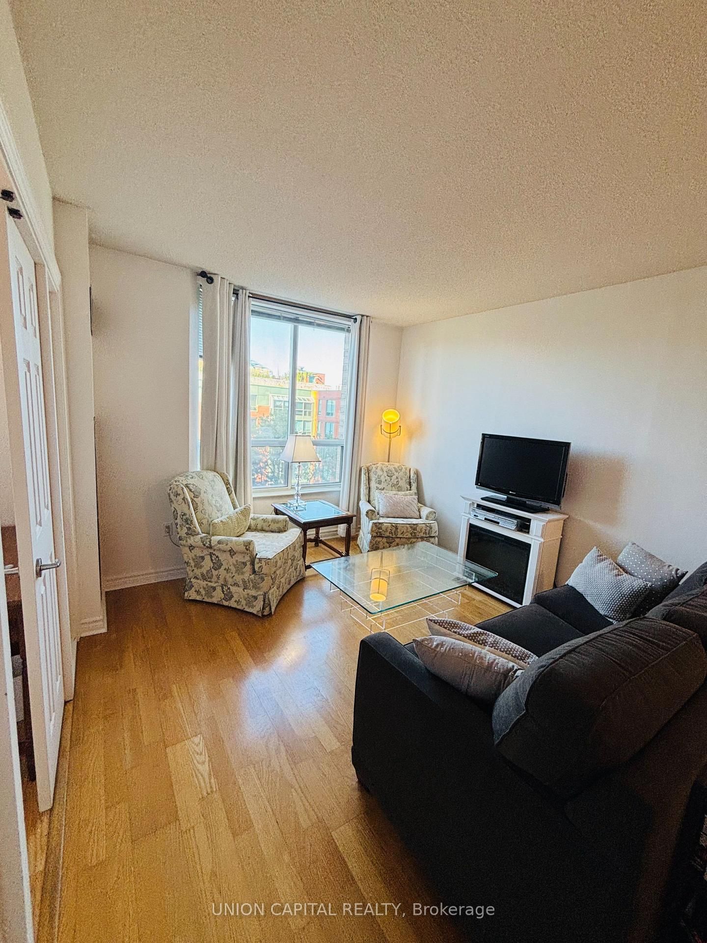 Photo 10 of 284 Bloor St, Unit 803