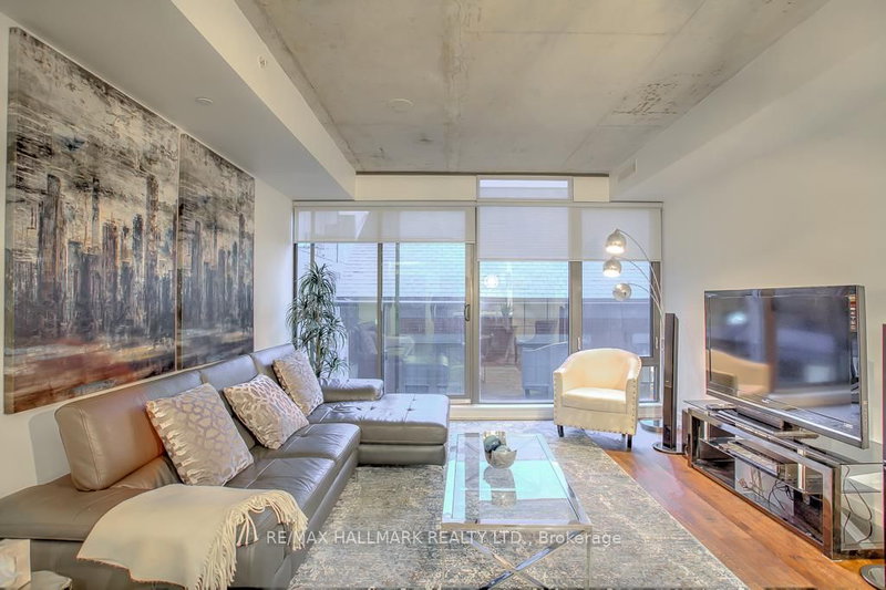 560 King St W photo 5