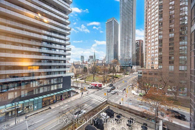 617 - 1001 bay Street