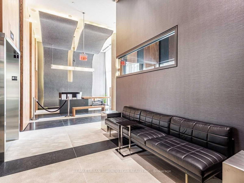 408 - 435 Richmond Street W