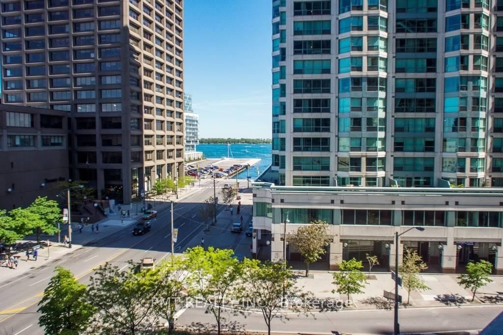 Photo 11 of 12 Yonge St, Unit 408