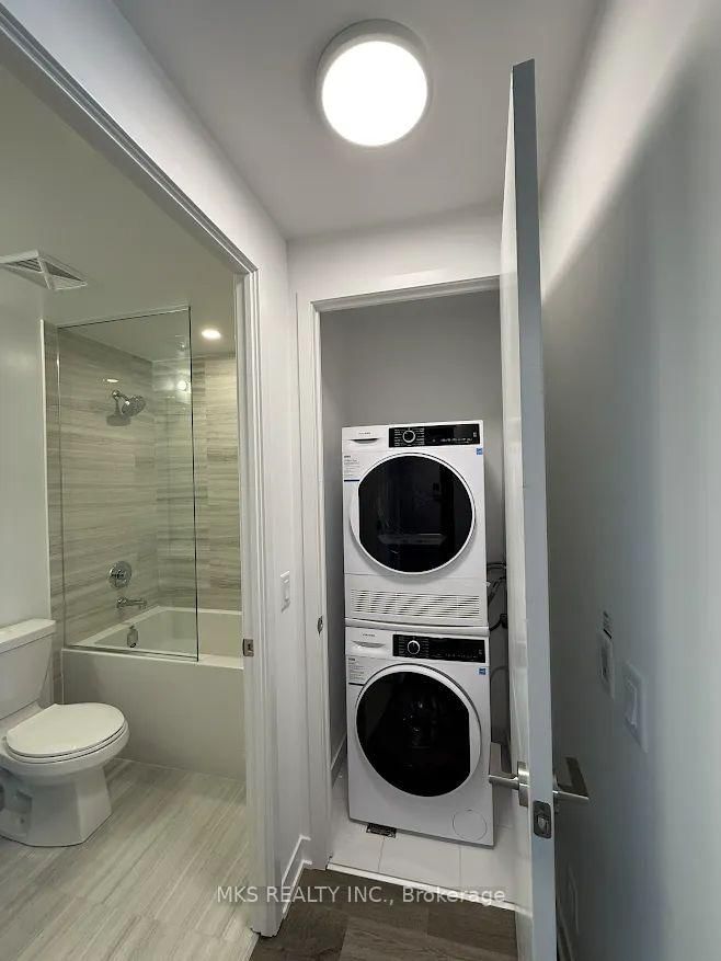 2705 - 180 Front Street E