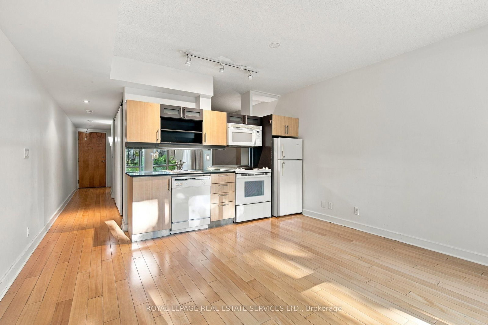 Photo 9 of 350 Wellington St, Unit M-18