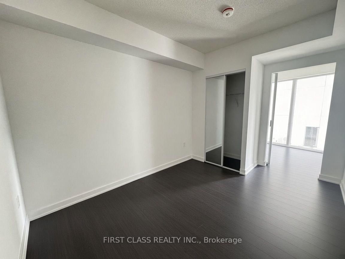 812-121 St Patrick St, Toronto, view 9