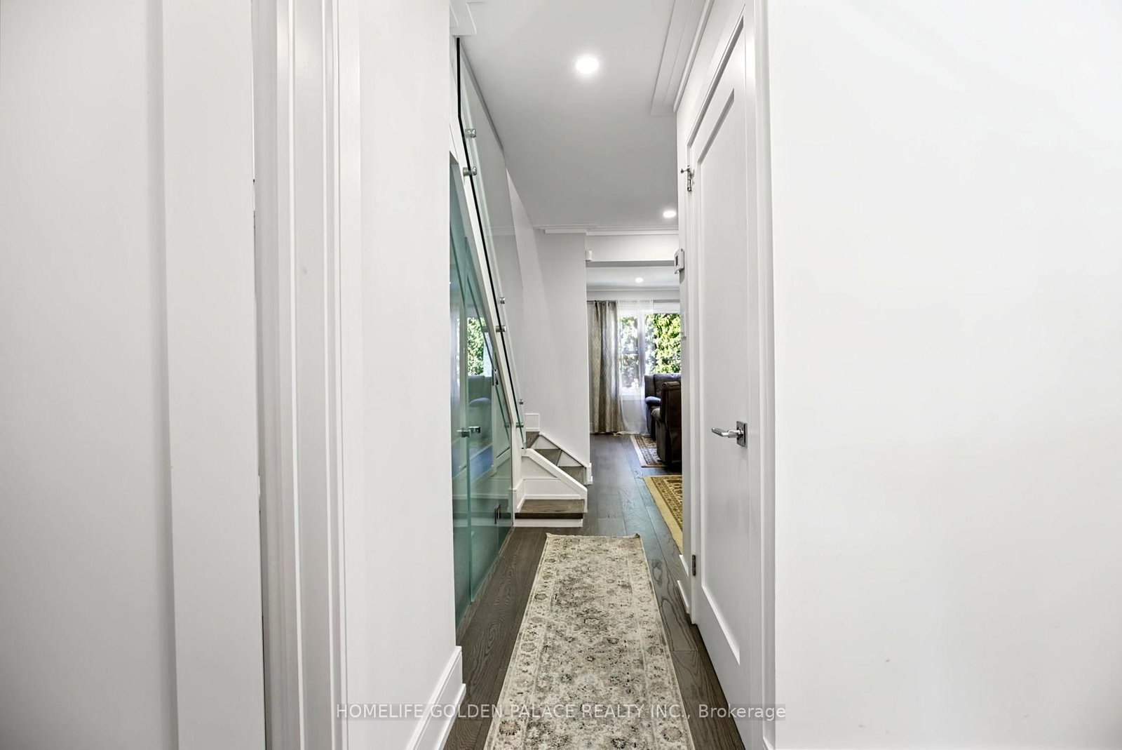 8 Red Maple Court • Toronto, ON photo 4