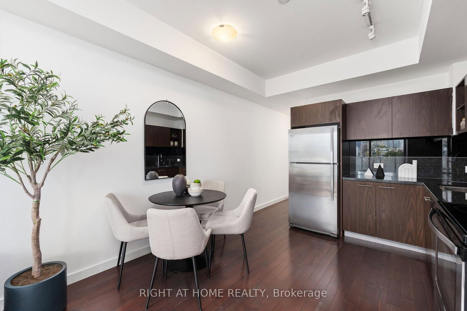 390 Cherry Street • #701 • Toronto, ON photo 5