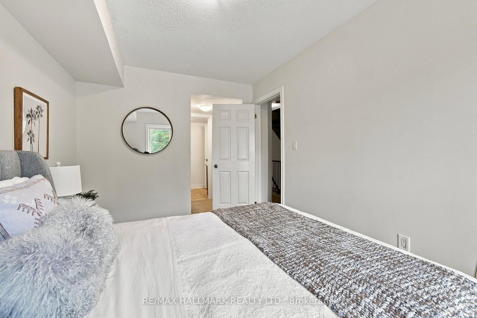 549 Shuter St, Toronto, view 17