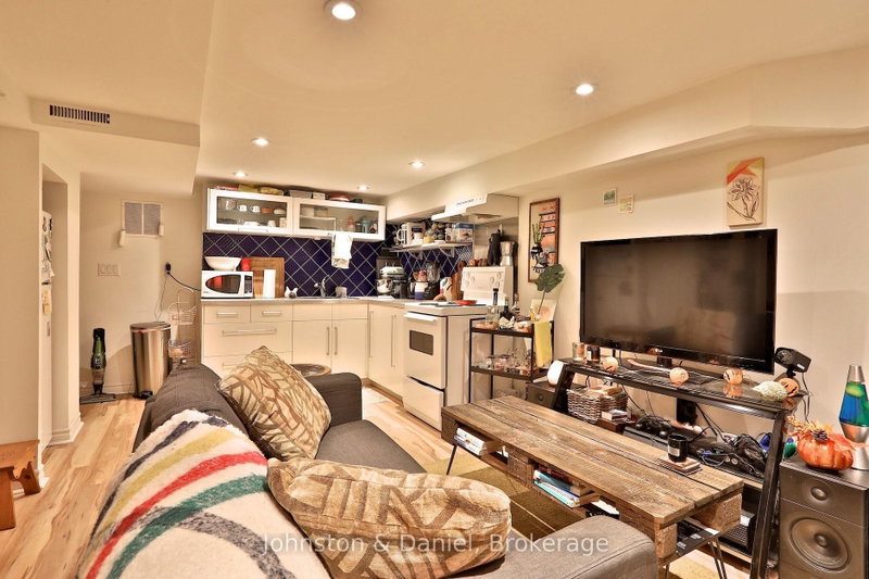 3 Basement - 60 Albany Avenue