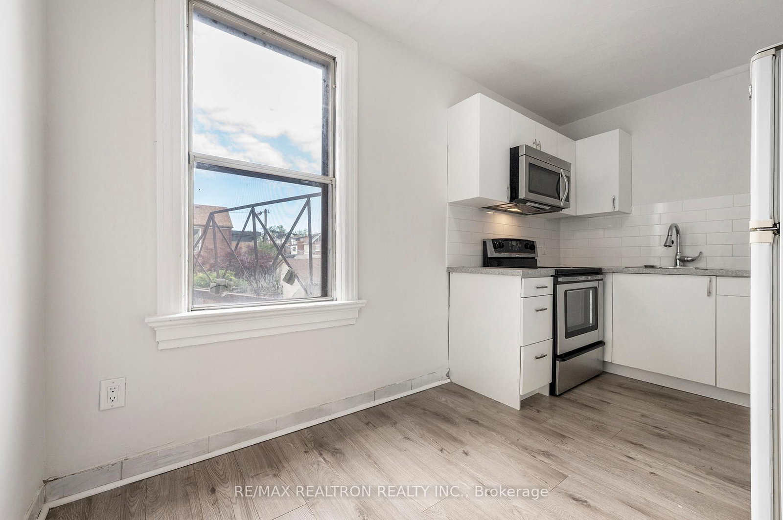1000 Dundas Street W • Toronto, ON photo 24