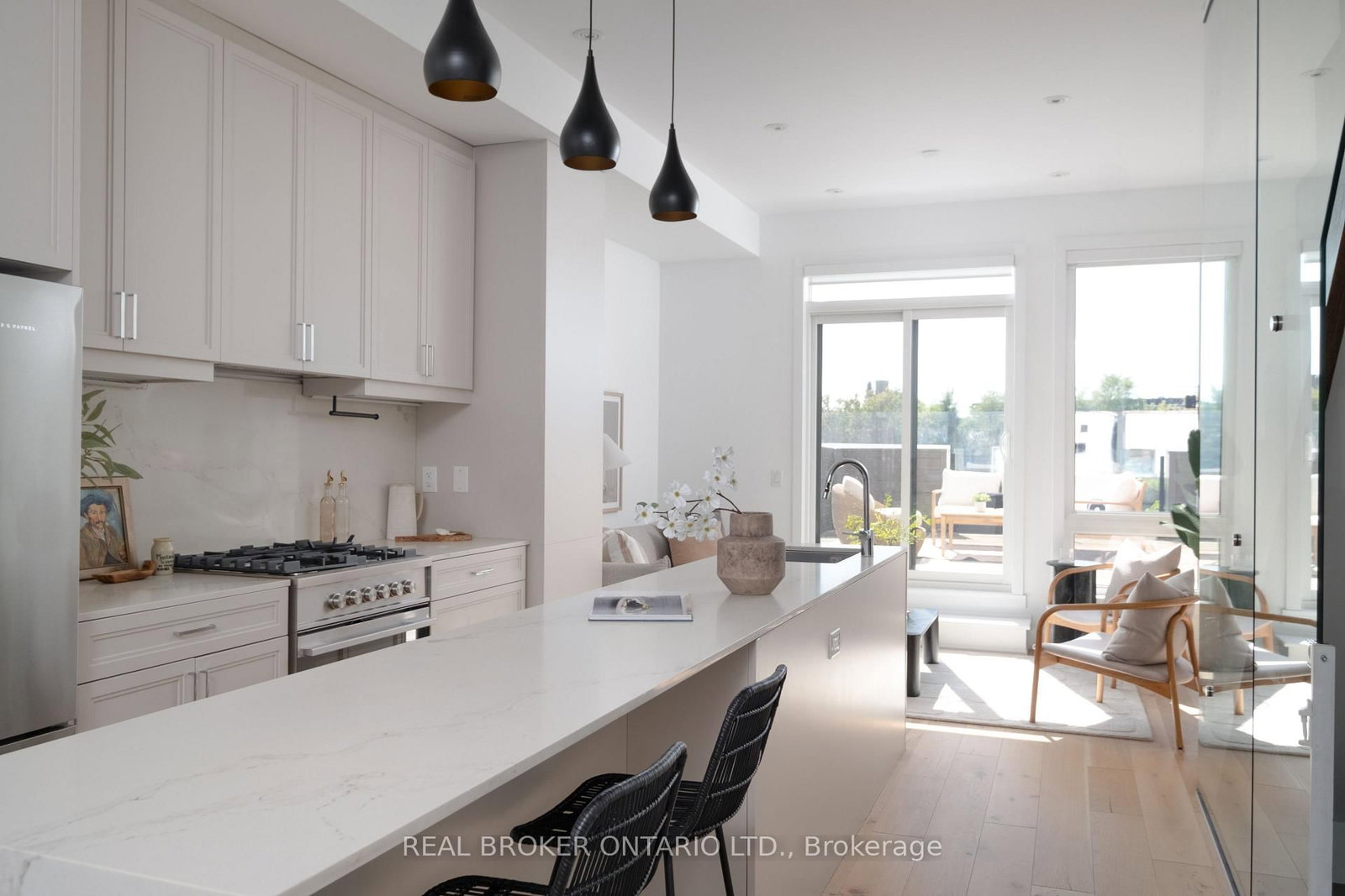 62A Perth Avenue • Toronto, ON photo 3