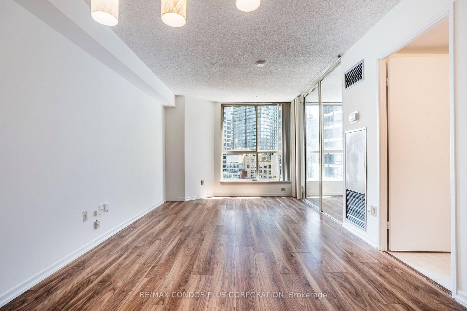 44 St Joseph Street • #1811 • Toronto, ON photo 19