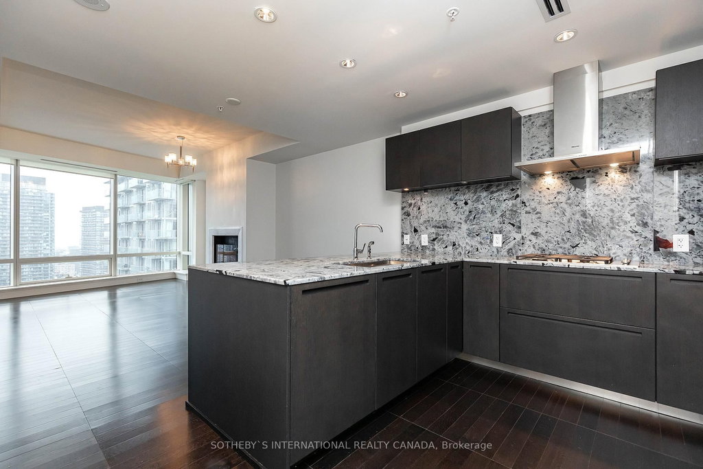 3002 - 180 University Avenue 5