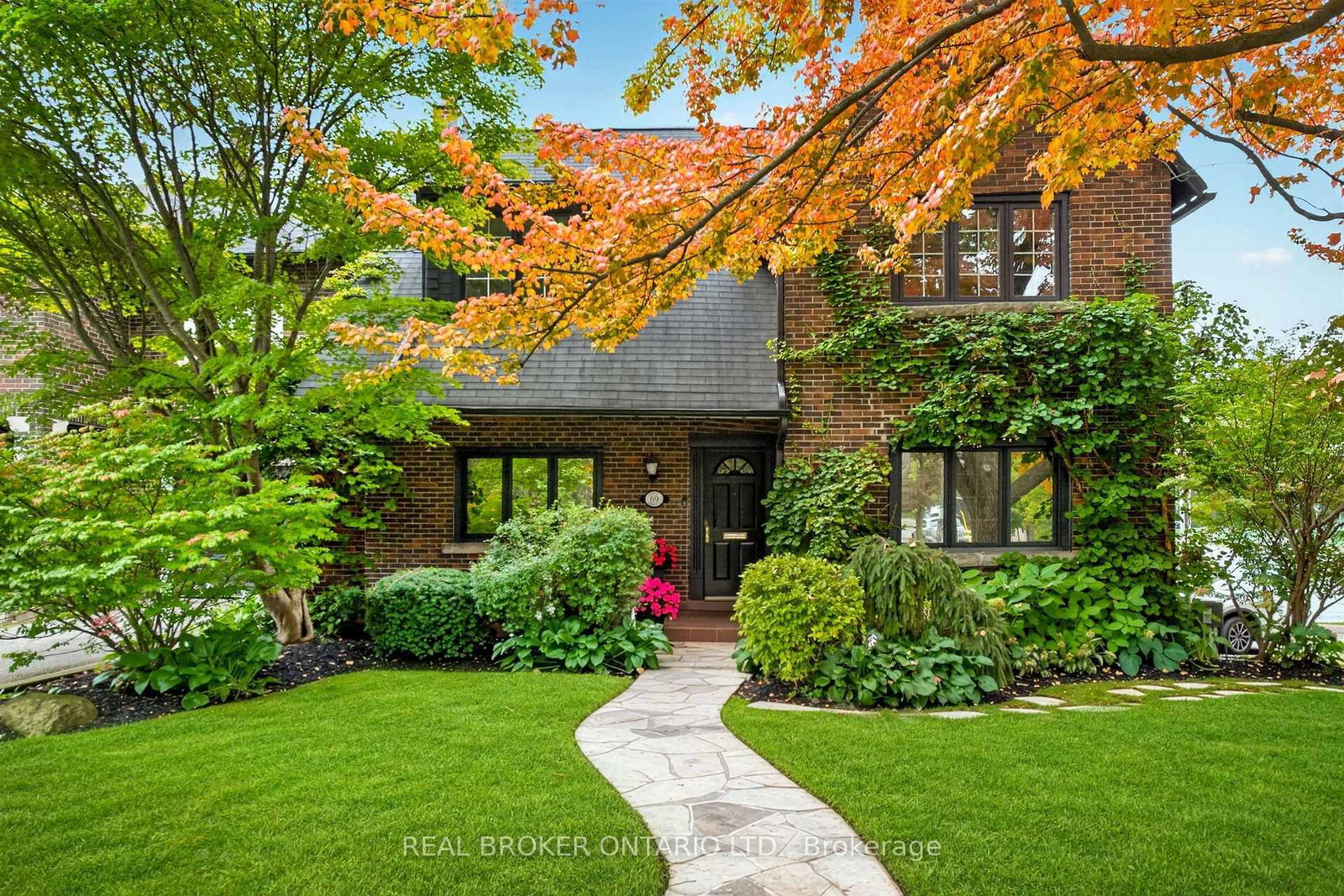 69 Chaplin Crescent, Toronto, ON, photo 1