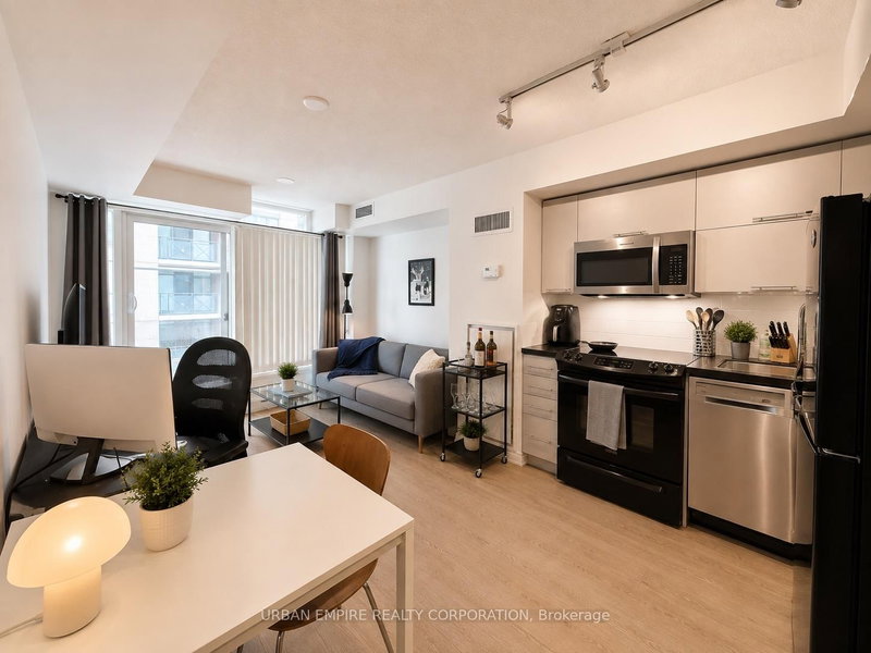 408 - 126 Simcoe Street