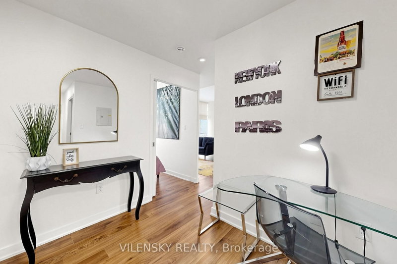 215 - 9 Spadina Avenue